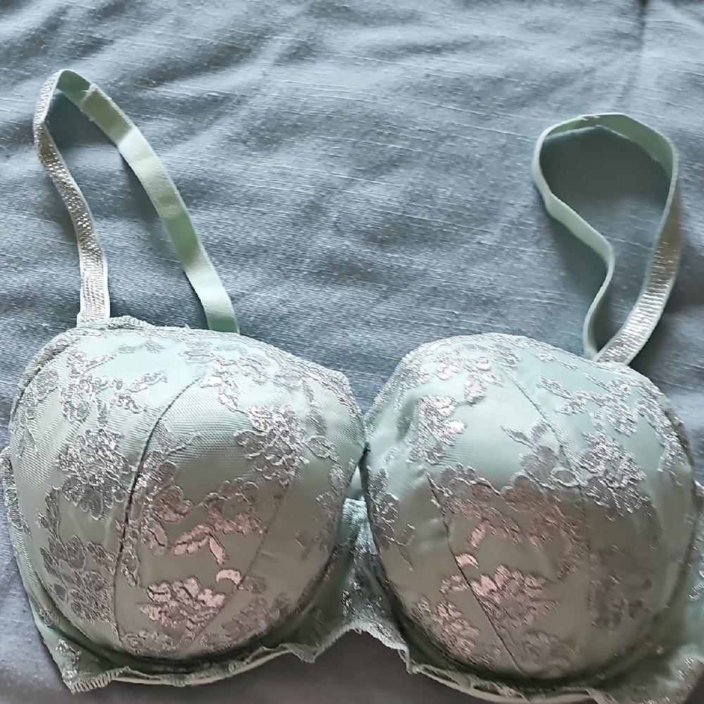 Elegant Lace Underwire Bra - Mint Green